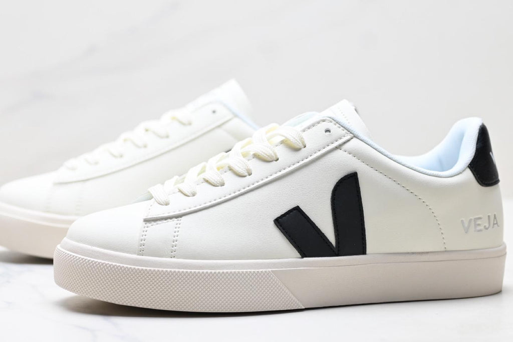 Veja CAMPO WHITE BLACK