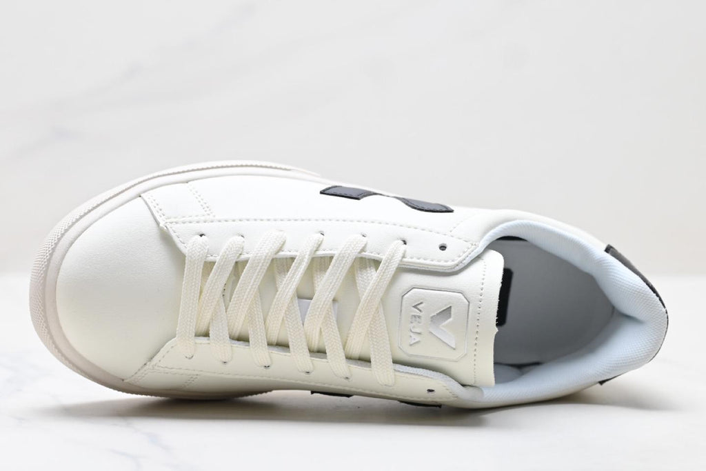 Veja CAMPO WHITE BLACK
