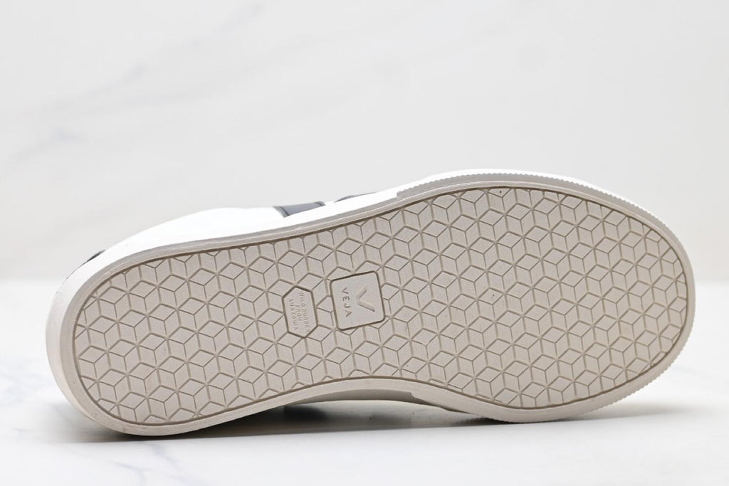 Veja CAMPO WHITE BLACK